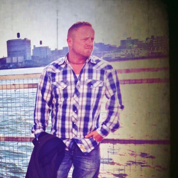 Meet your Posher, Joshua - Picture 1 of 1